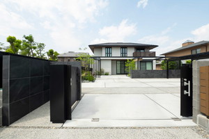 玄関前に広がりのある特別な空間ができました